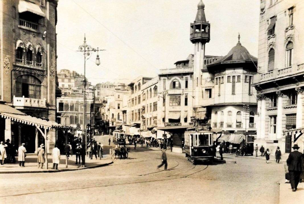 Beyoğlu'nun ismindeki "Bey" ve "Oğlu" Kim? 28